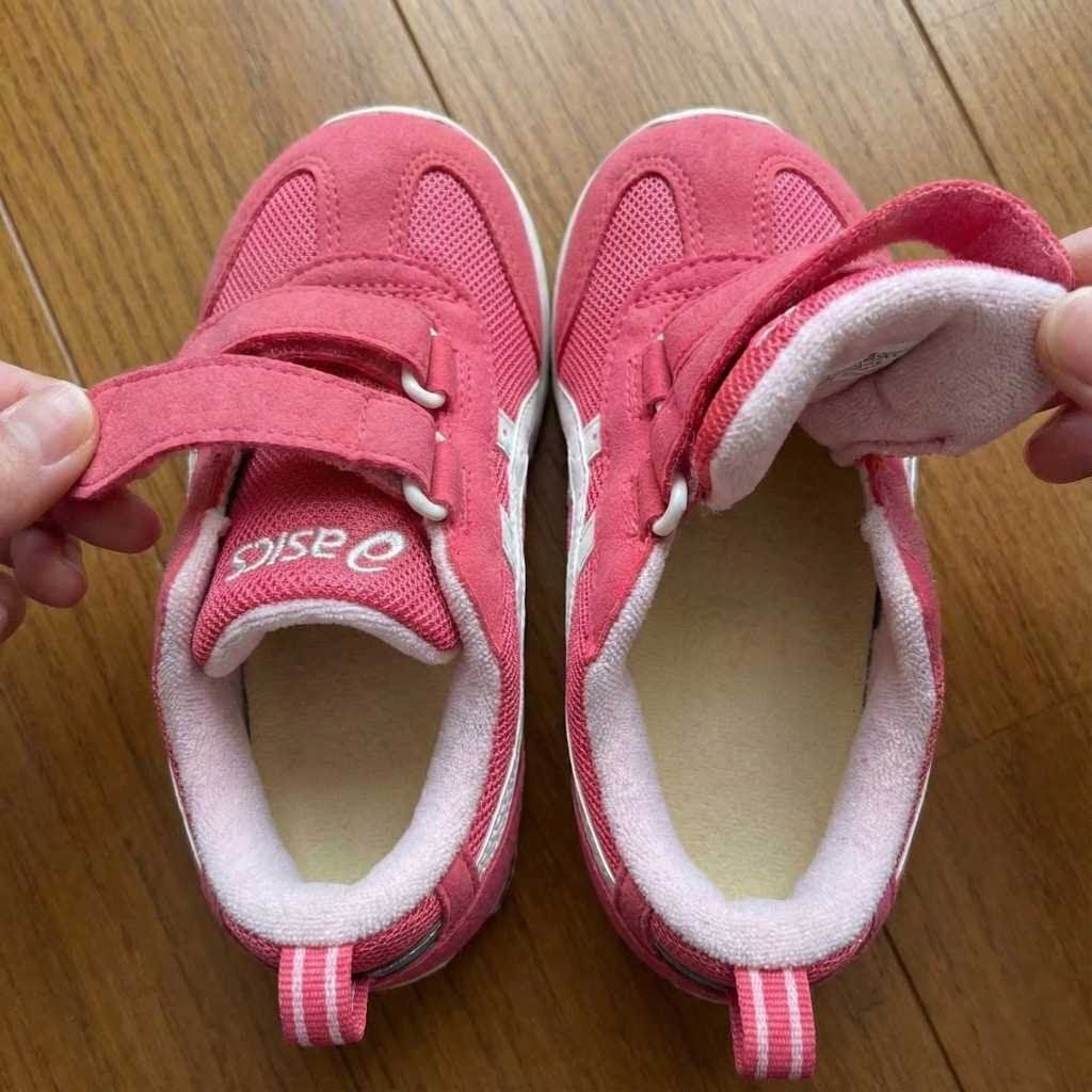 アシックススクスクアイダホもメティッドも履き口がガバっと開く